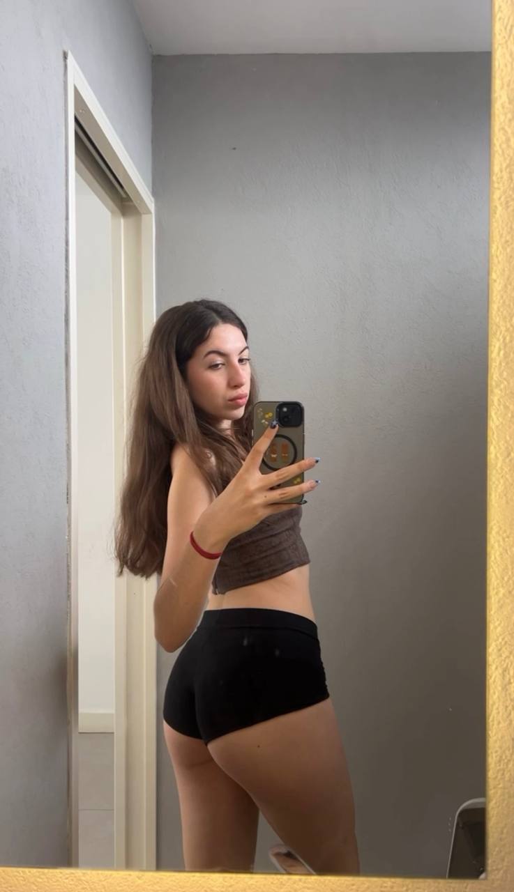 Amber in her underwear in Memphis