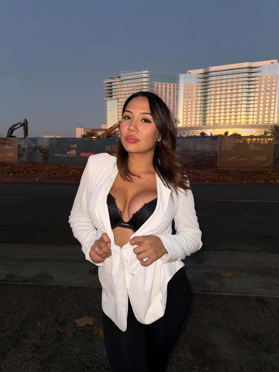 Take a pause and enjoy Ali Cruz — streaming from Memphis