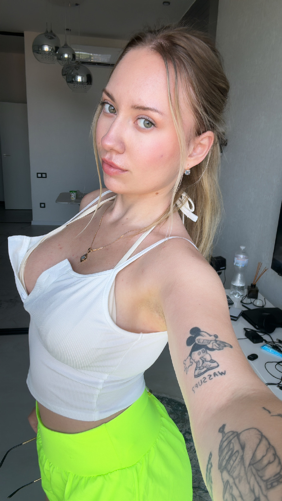 KateV in her underwear in Memphis