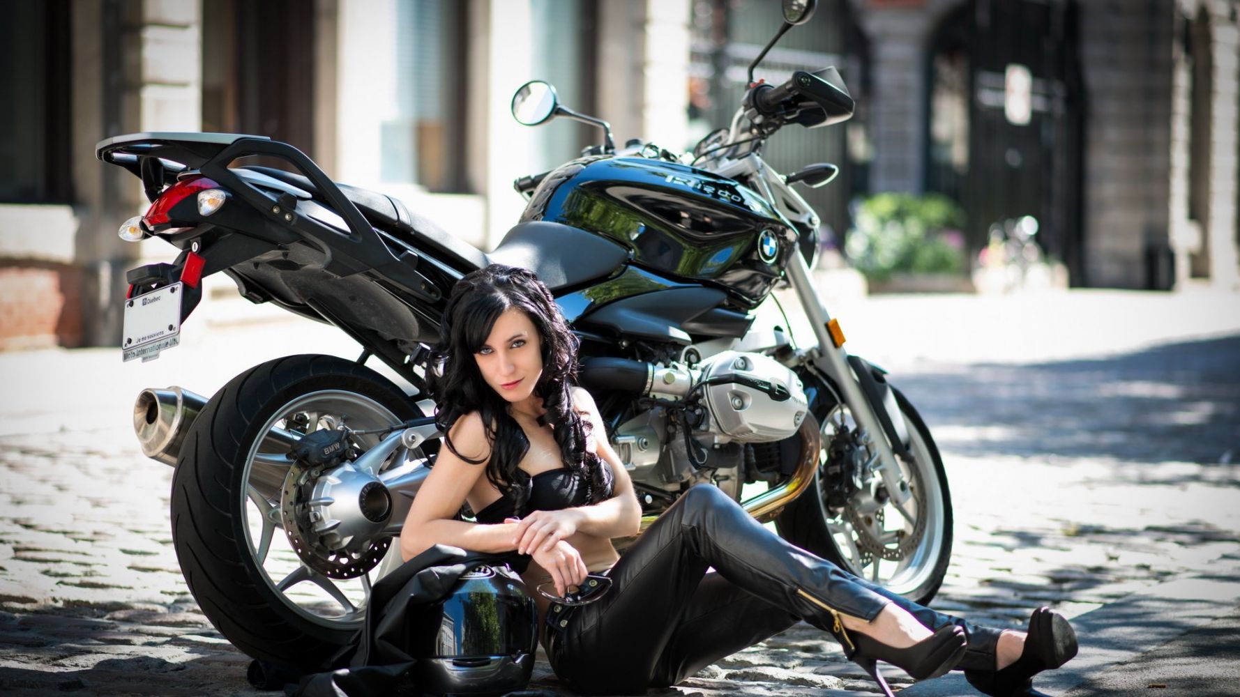 European women on bikes in Memphis