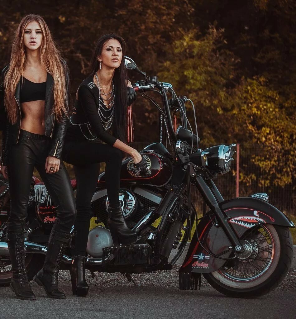Beautiful girls and bikes in Memphis