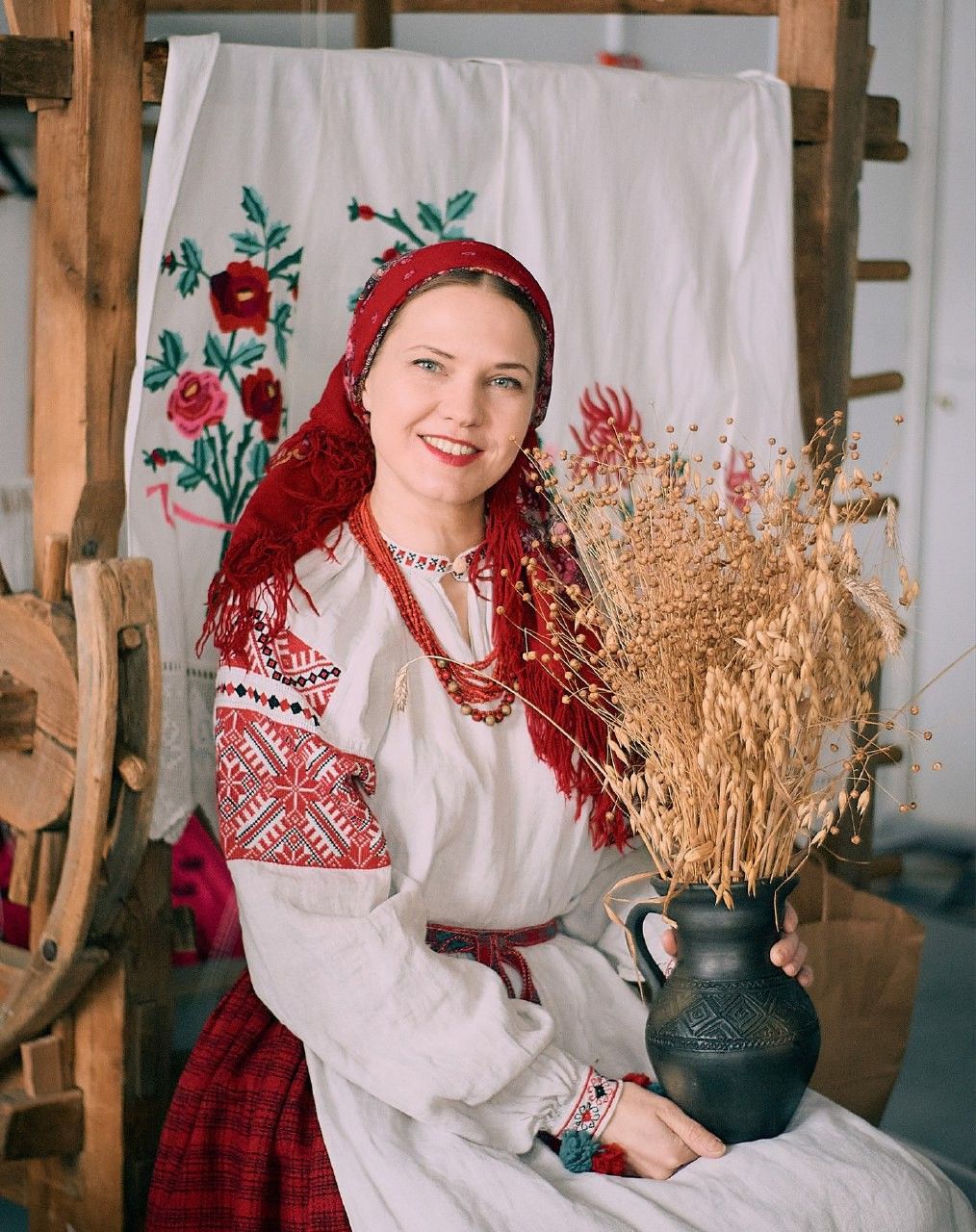 Women in Slavic costumes in Memphis