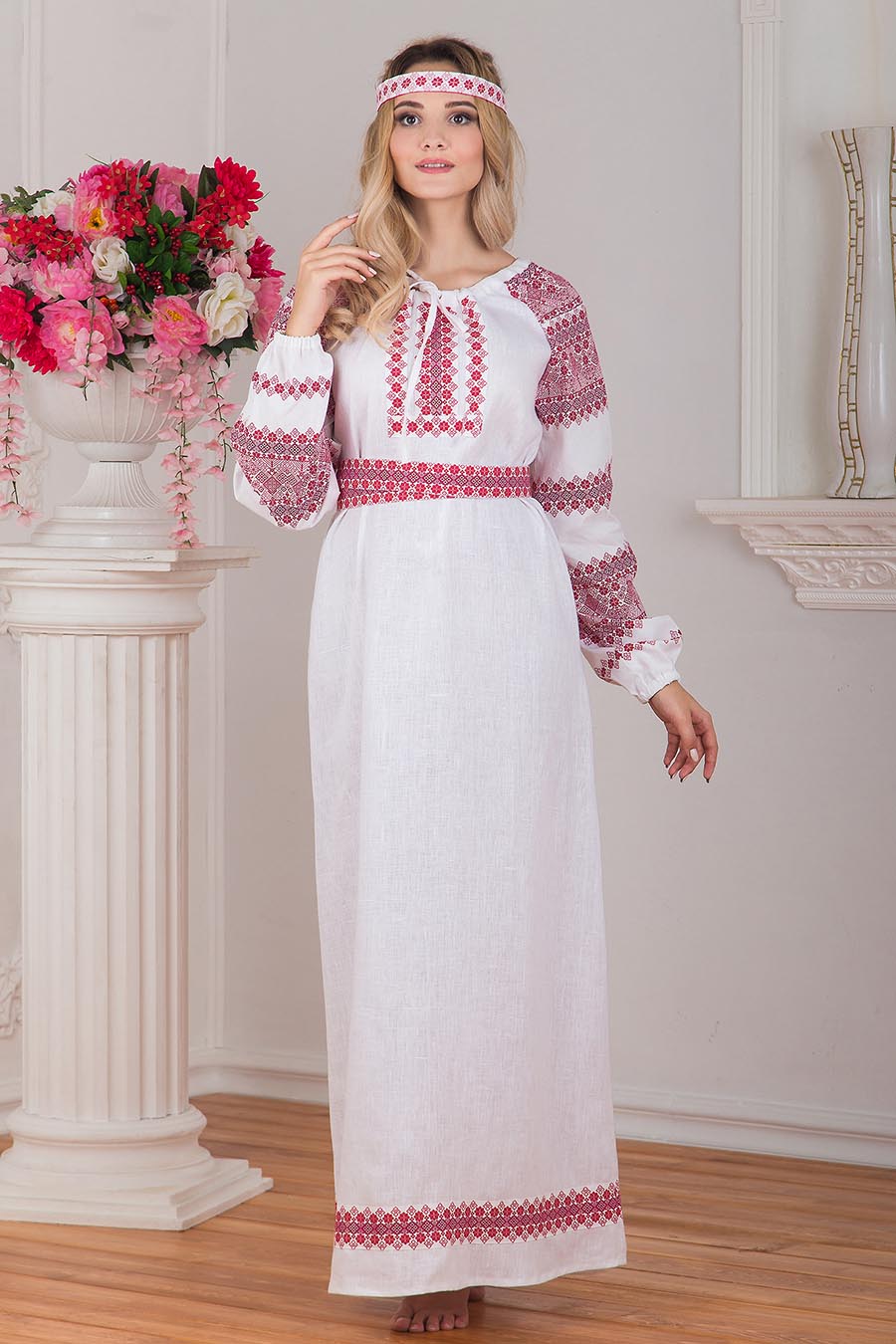 Women in Slavic costumes in Memphis