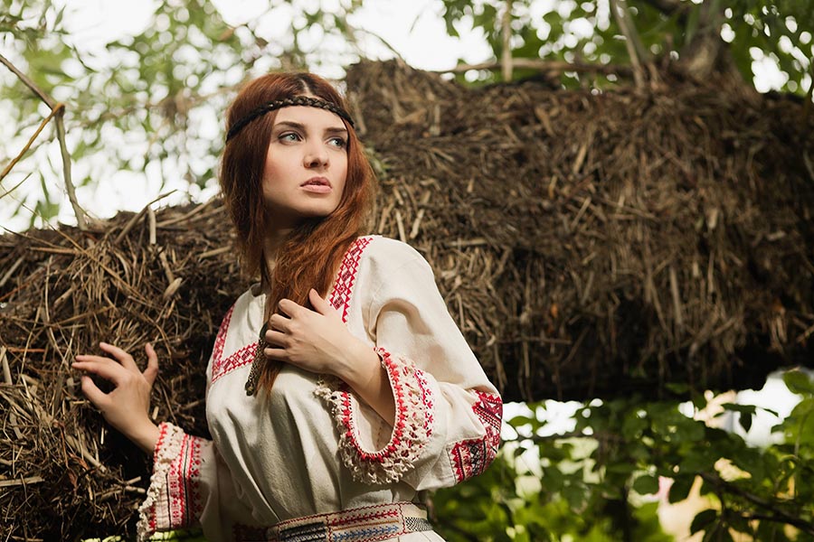 Women in Slavic costumes in Memphis