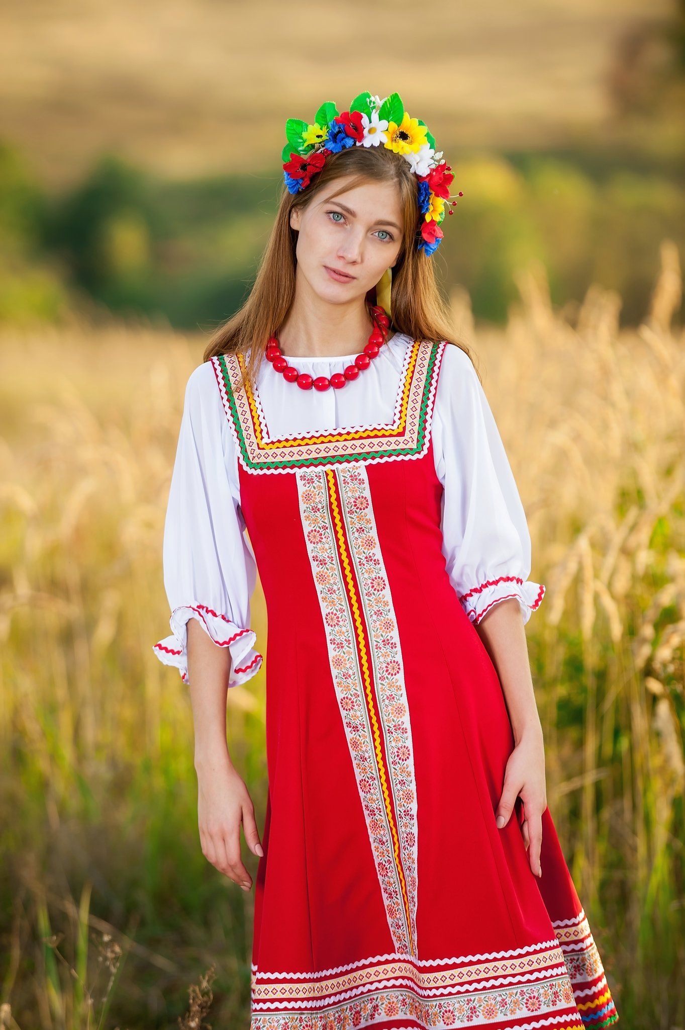 Women in Slavic costumes in Memphis