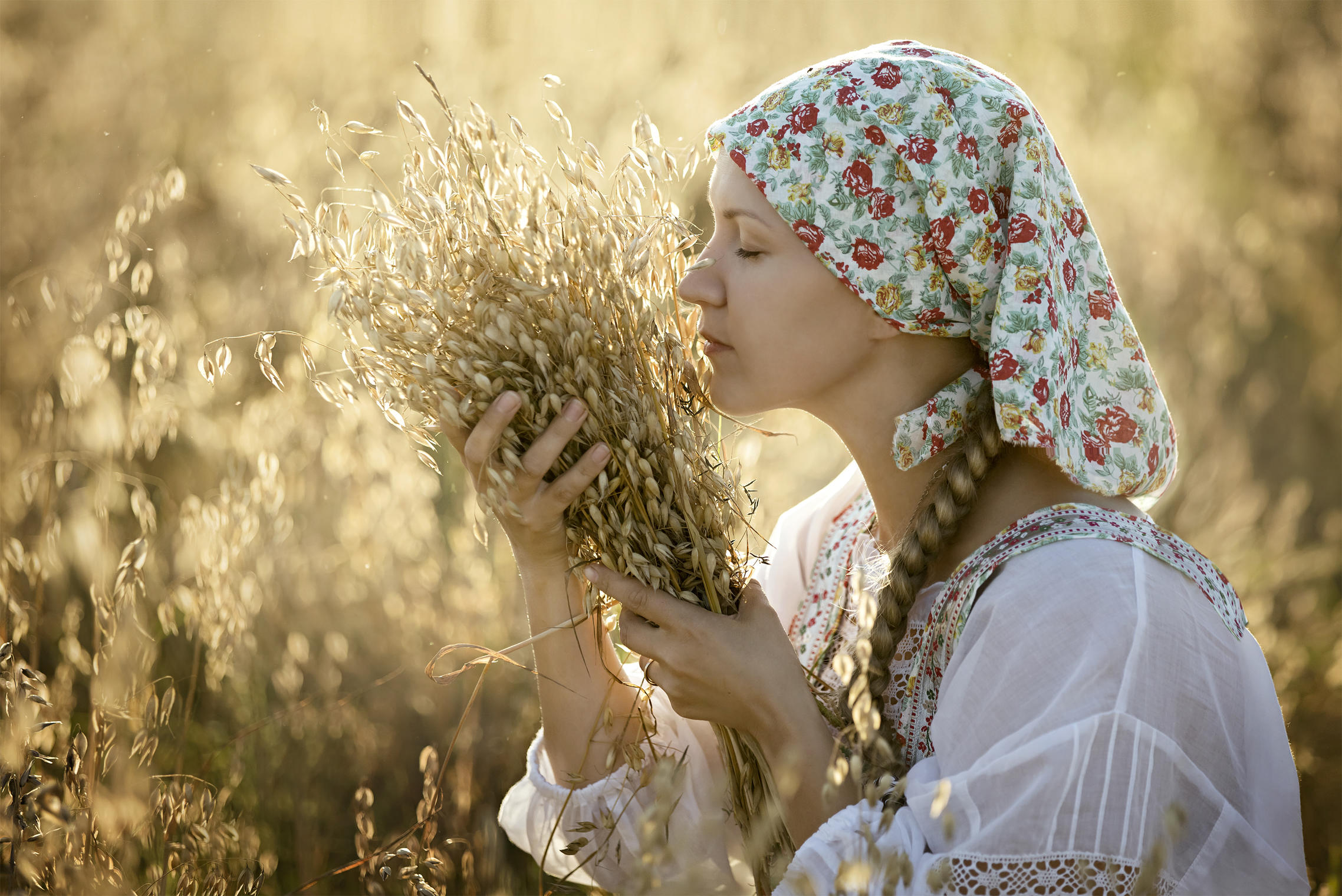Photo Women in Slavic costumes in Memphis