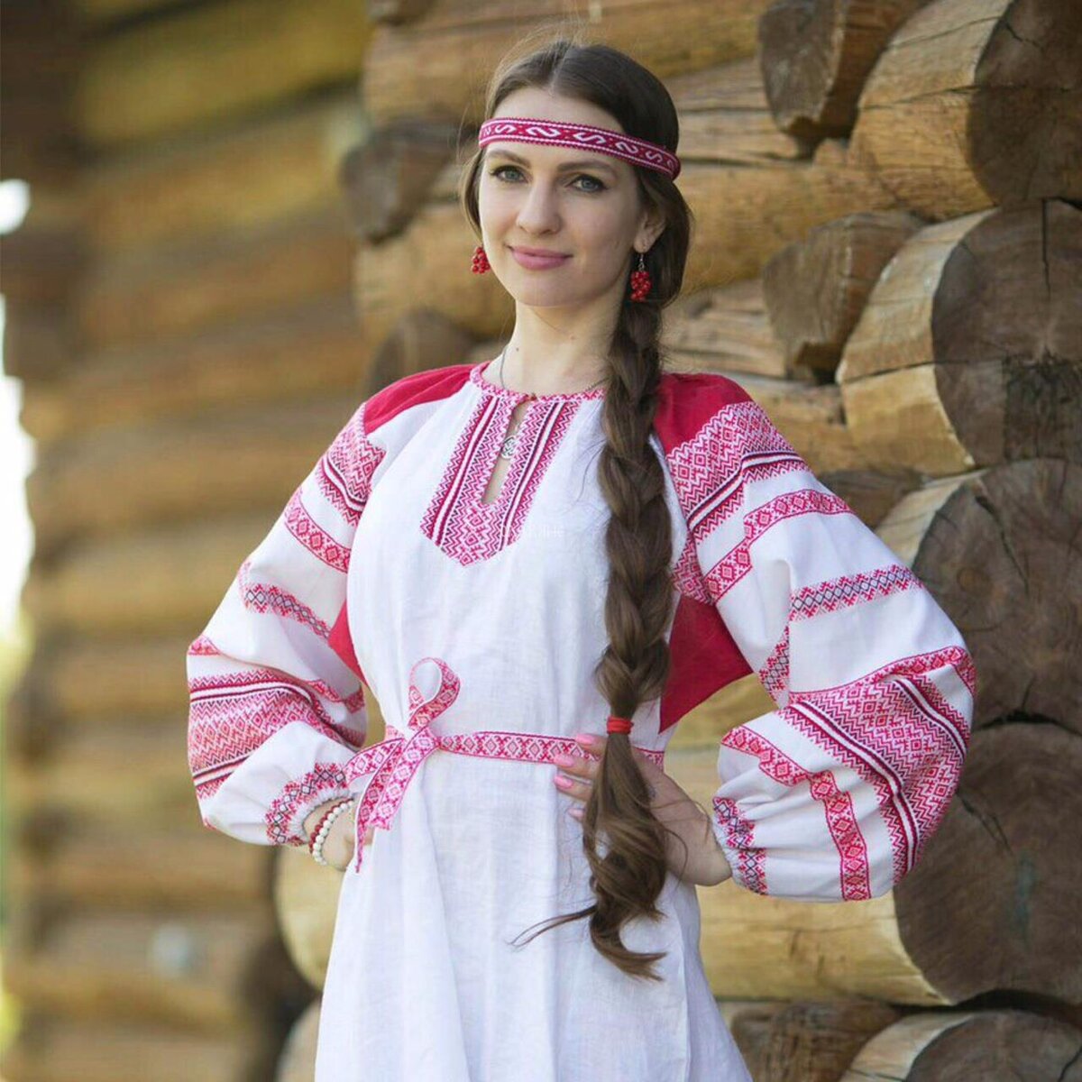 Girls in Slavic costumes in Memphis