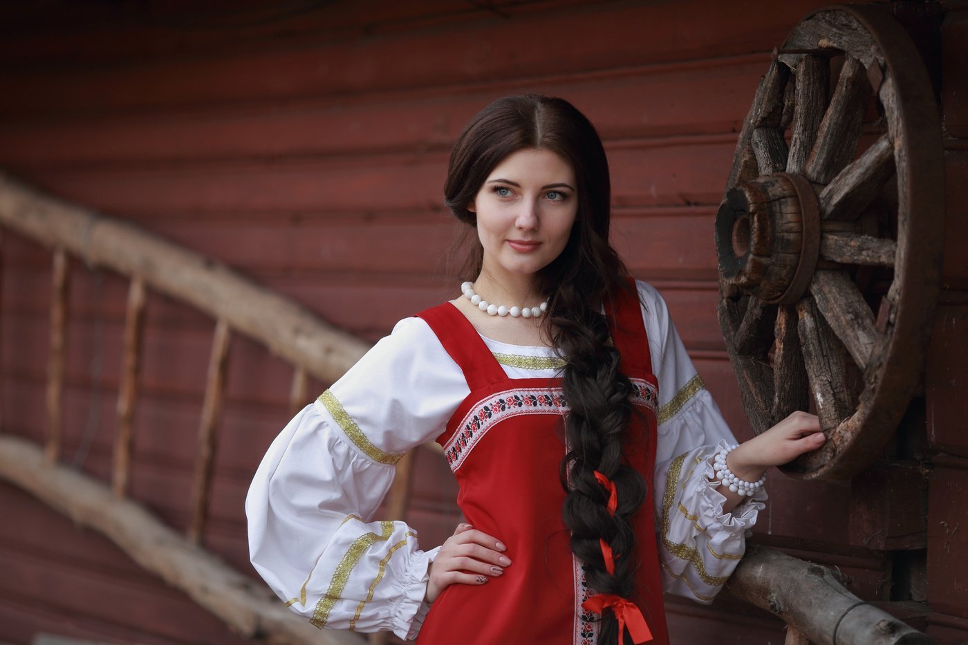 Girls in Slavic costumes in Memphis