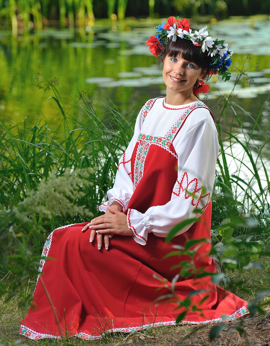 Beautiful girl Girls in Slavic costumes in Memphis