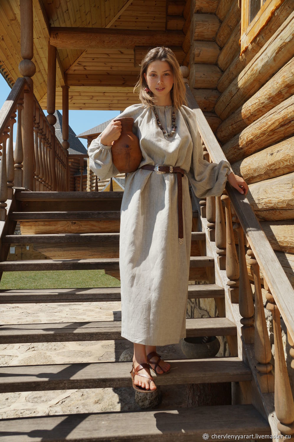 Girls in Slavic costumes in Memphis