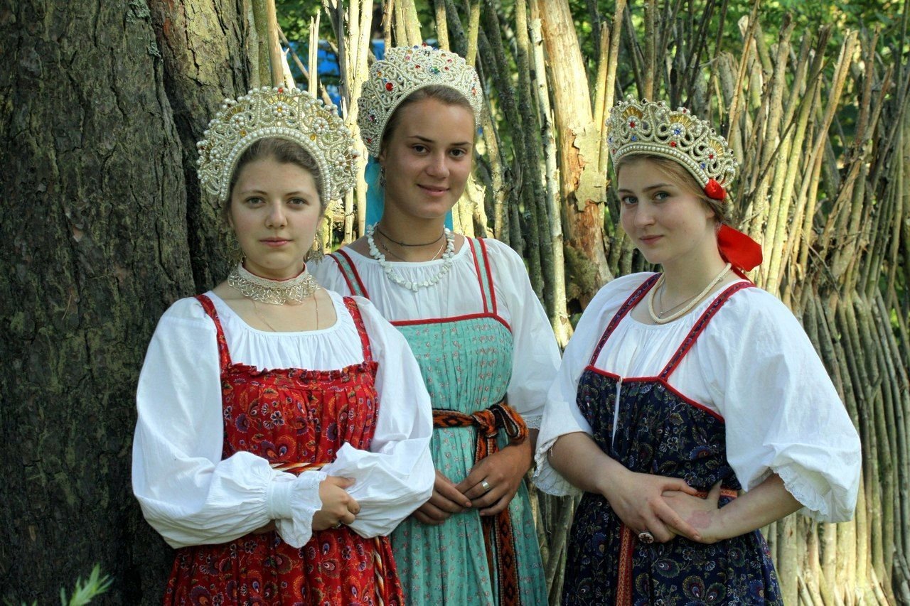 Sexy model Girls in Slavic costumes in Memphis